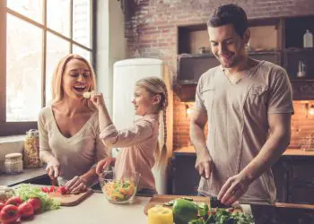 Why it is Better to Promote Balanced Diets Over Yo-Yo Diets in a Family