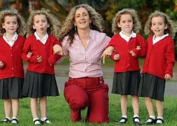 Mother Poses With Quadruplets – When The Photographer Zooms In, She Gets The Scare Of Her Life