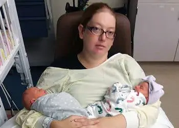 Woman Gives Birth to Healthy Twins – 10 Minutes Later, Doctor Admits Mistake