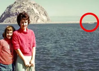 Woman Finds Old Photo with Daughter – She’s Shocked by What’s in the Background!
