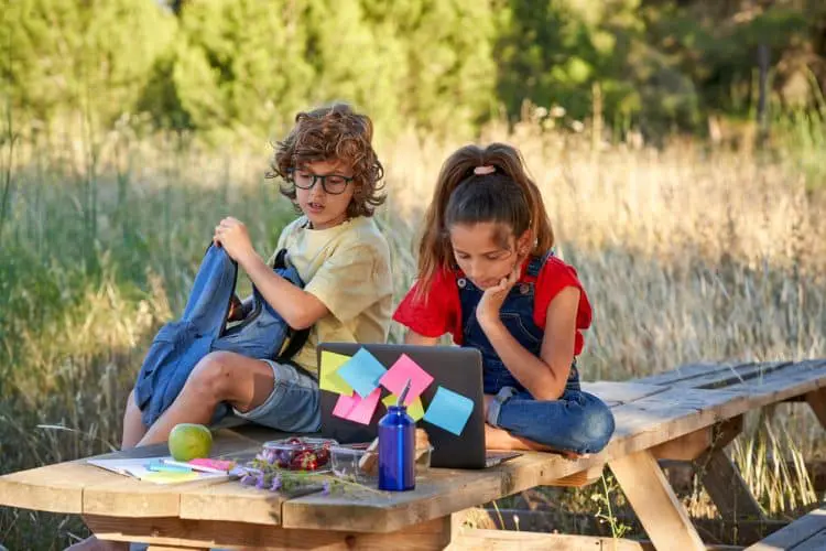 Screen-Free Activities That Keep Toddlers Busy and Happy