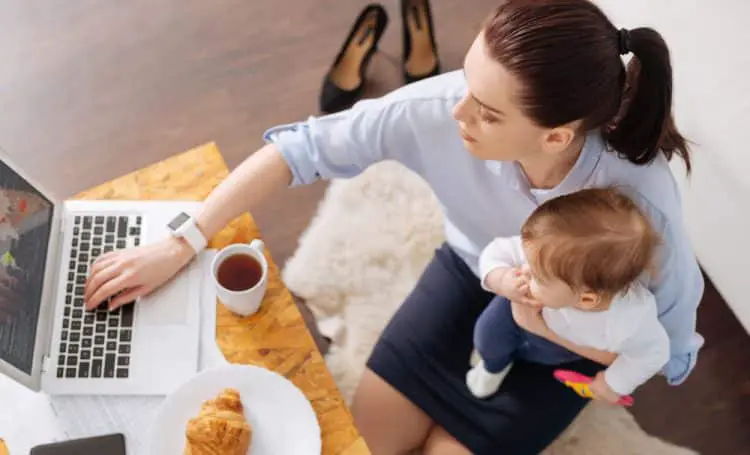 5 Realistic Daily Habits That Help Moms Stay Sane and Centered